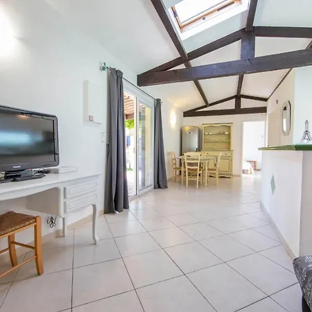 Holiday House In Cap D'antibes With Garden Close To The Sea